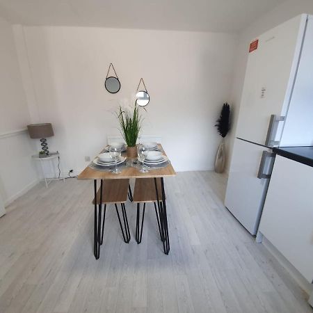 Bv Luxury Spacious 3 Bedroom House At Isaac Close Manchester Buitenkant foto