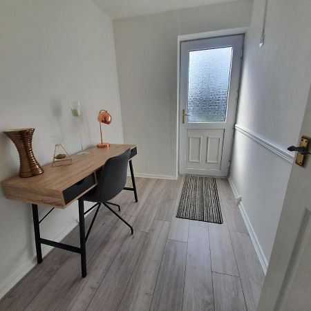 Bv Luxury Spacious 3 Bedroom House At Isaac Close Manchester Buitenkant foto