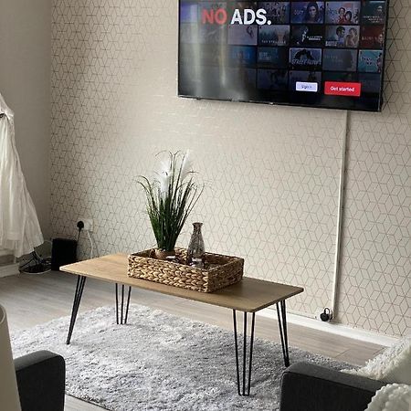 Bv Luxury Spacious 3 Bedroom House At Isaac Close Manchester Buitenkant foto