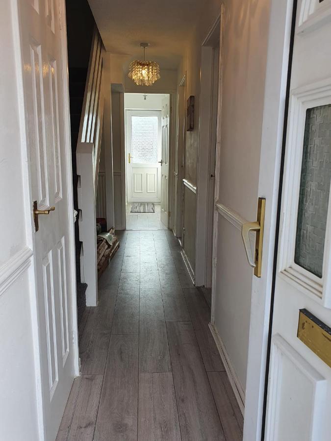 Bv Luxury Spacious 3 Bedroom House At Isaac Close Manchester Buitenkant foto