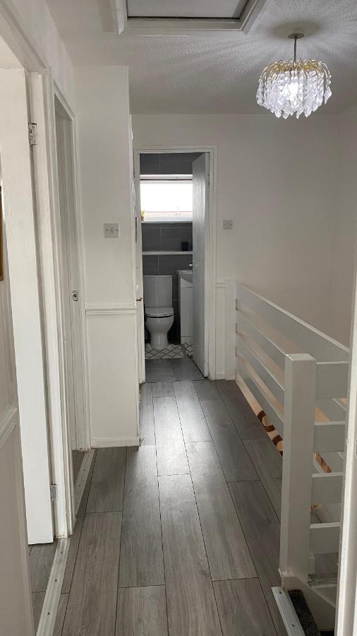 Bv Luxury Spacious 3 Bedroom House At Isaac Close Manchester Buitenkant foto