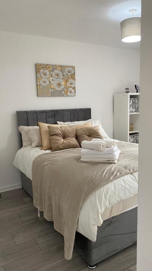 Bv Luxury Spacious 3 Bedroom House At Isaac Close Manchester Buitenkant foto