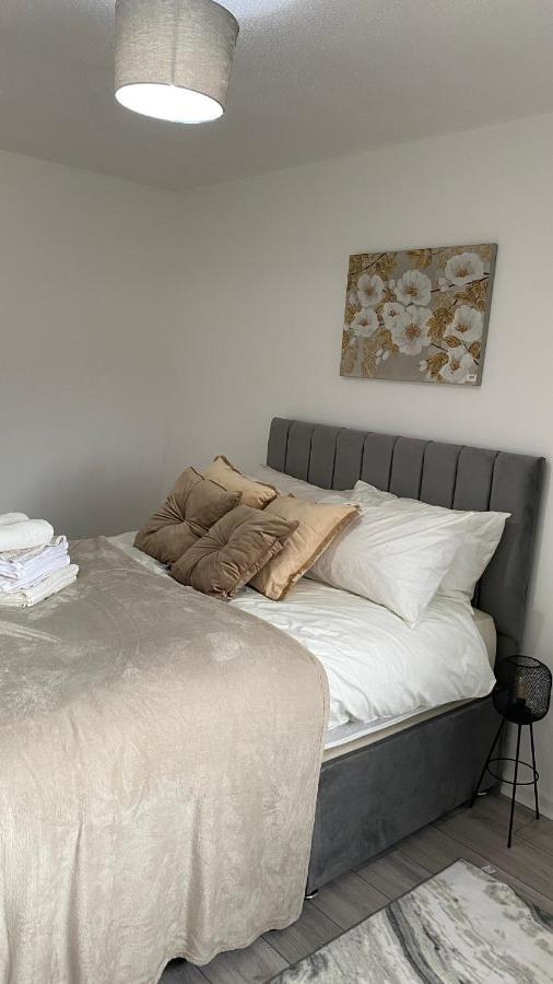 Bv Luxury Spacious 3 Bedroom House At Isaac Close Manchester Buitenkant foto