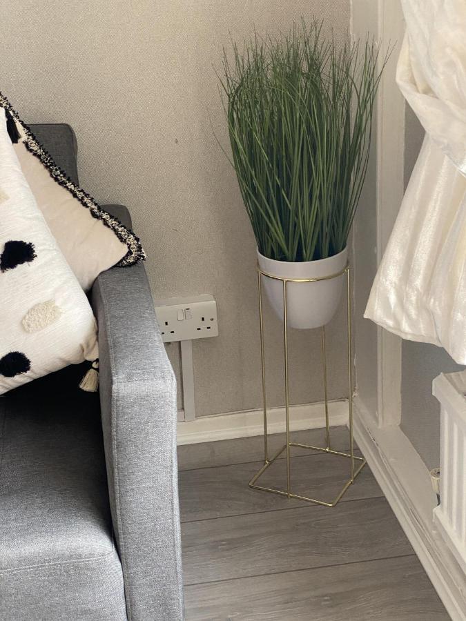 Bv Luxury Spacious 3 Bedroom House At Isaac Close Manchester Buitenkant foto