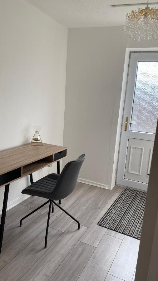 Bv Luxury Spacious 3 Bedroom House At Isaac Close Manchester Buitenkant foto