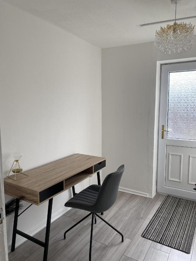 Bv Luxury Spacious 3 Bedroom House At Isaac Close Manchester Buitenkant foto
