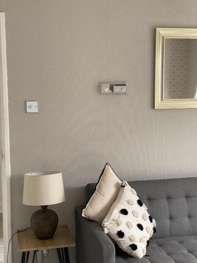 Bv Luxury Spacious 3 Bedroom House At Isaac Close Manchester Buitenkant foto