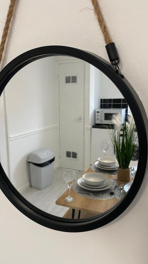 Bv Luxury Spacious 3 Bedroom House At Isaac Close Manchester Buitenkant foto