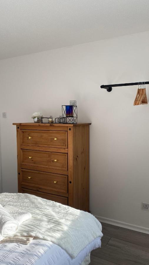 Bv Luxury Spacious 3 Bedroom House At Isaac Close Manchester Buitenkant foto