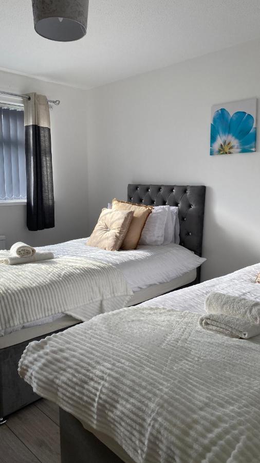 Bv Luxury Spacious 3 Bedroom House At Isaac Close Manchester Buitenkant foto