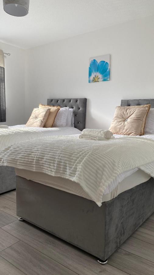 Bv Luxury Spacious 3 Bedroom House At Isaac Close Manchester Buitenkant foto