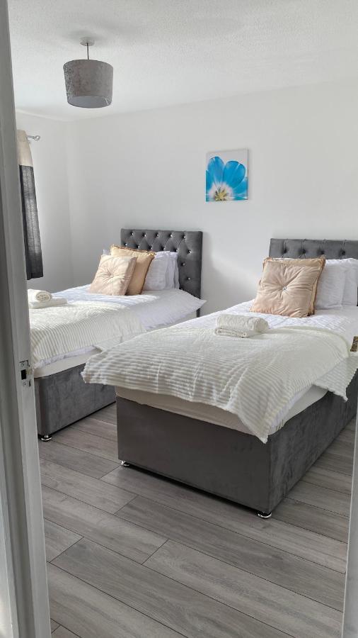 Bv Luxury Spacious 3 Bedroom House At Isaac Close Manchester Buitenkant foto