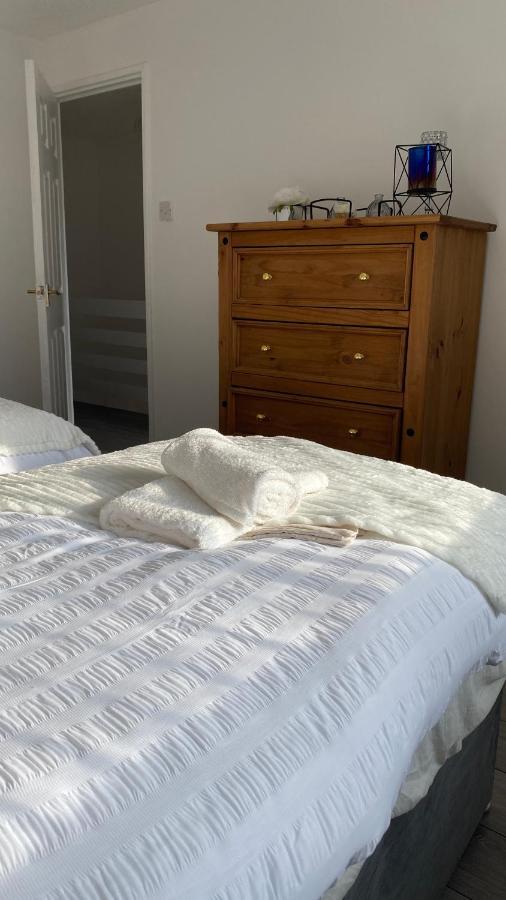 Bv Luxury Spacious 3 Bedroom House At Isaac Close Manchester Buitenkant foto