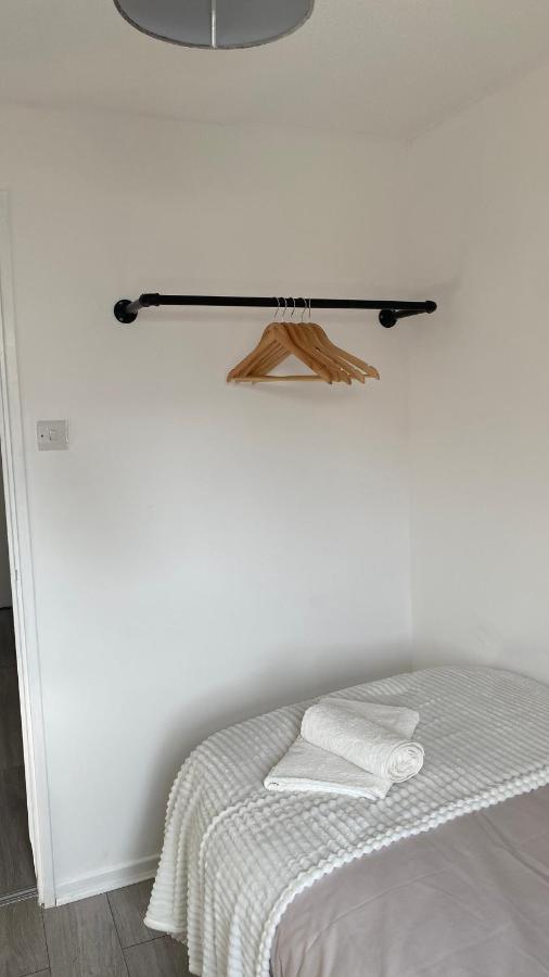 Bv Luxury Spacious 3 Bedroom House At Isaac Close Manchester Buitenkant foto